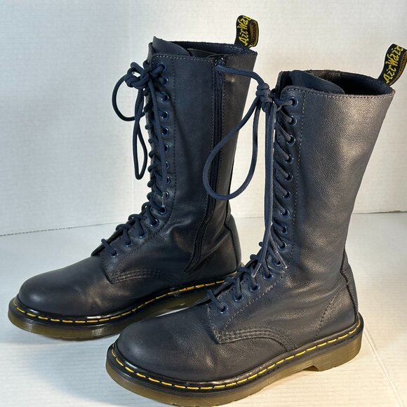 Ladies Size 7 Dr Martens tall boots - Picture 10 of 16